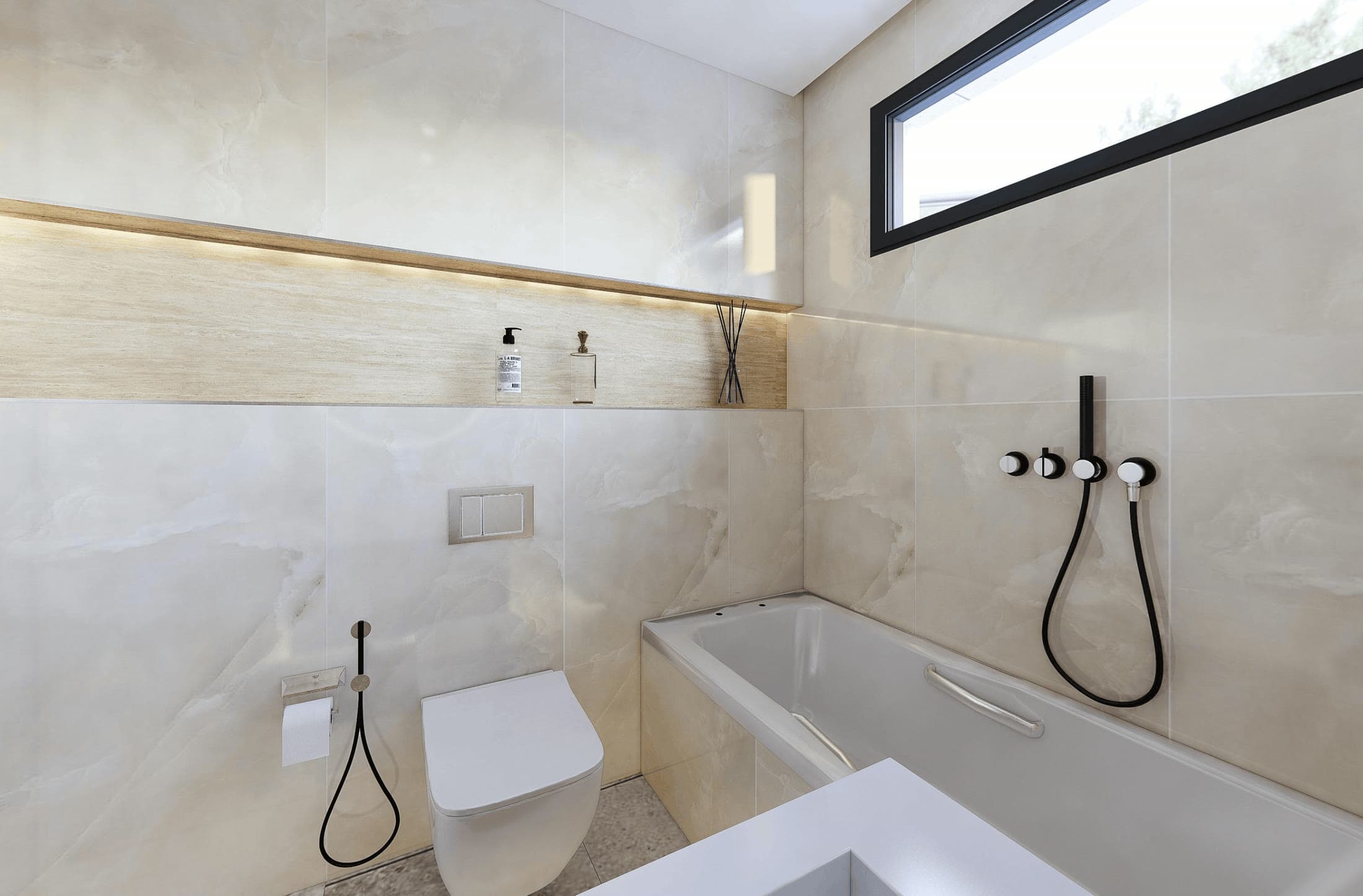 Salle de bains de L’Arcane : baignoire et WC sous un bandeau vitré horizontal.